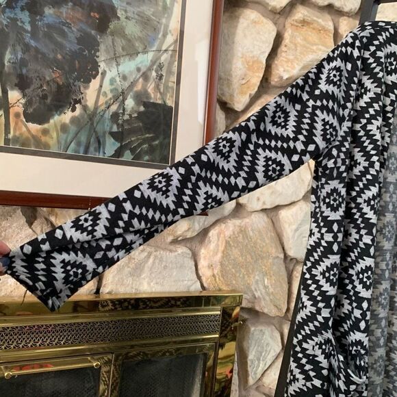 Lularoe Sarah duster  - Picture 4 of 8